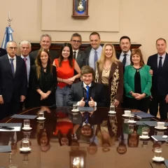 Javier Milei encabezó la primera reunión de Gabinete con Santilli y Adorni