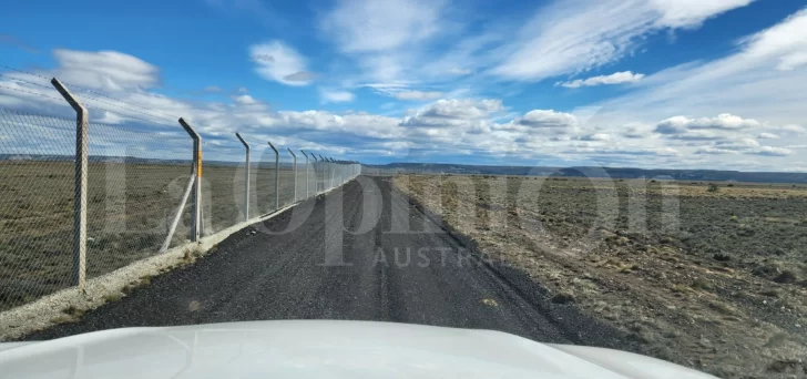  Caminos laterales y también la pista auxiliar de la Fuerza Aérea fueron mejoradas con el pavimento 