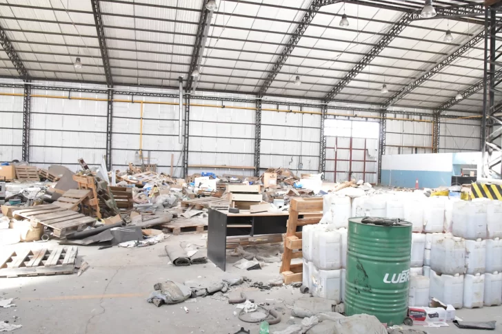  La limpieza del lugar comenzó este mismo jueves, adelantó Nadia Ricci a La Opinión Austral. FOTO JUAN PALACIOS/LA OPINIÓN AUSTRAL.