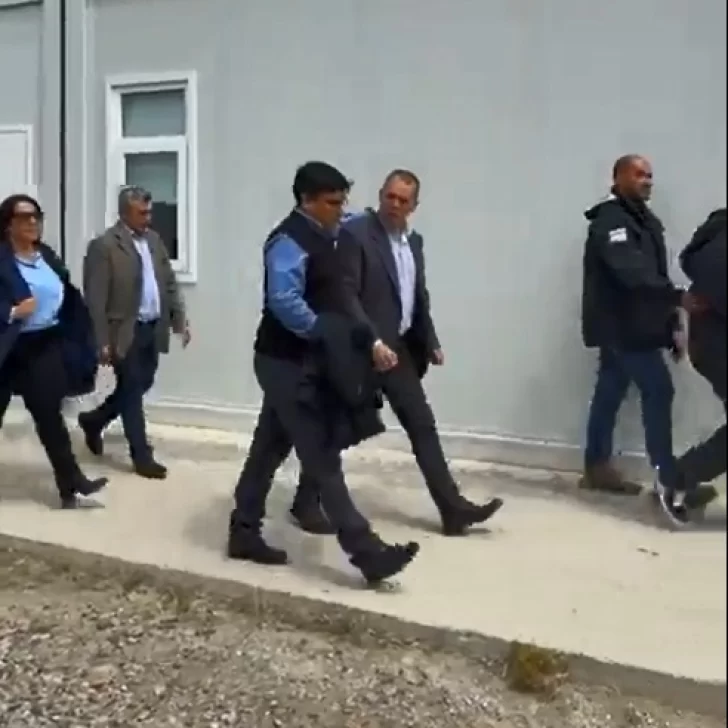 Vidal se reúne con directivos de Gezhouba y CEEG en las represas sobre el río Santa Cruz Vidal se reúne con directivos de Gezhouba y CEEG en las represas sobre el río Santa Cruz