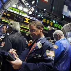 El riesgo país cayó por debajo de los 600 puntos