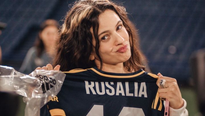 Así fue la visita de Rosalía a La Bombonera: “Me encanta”