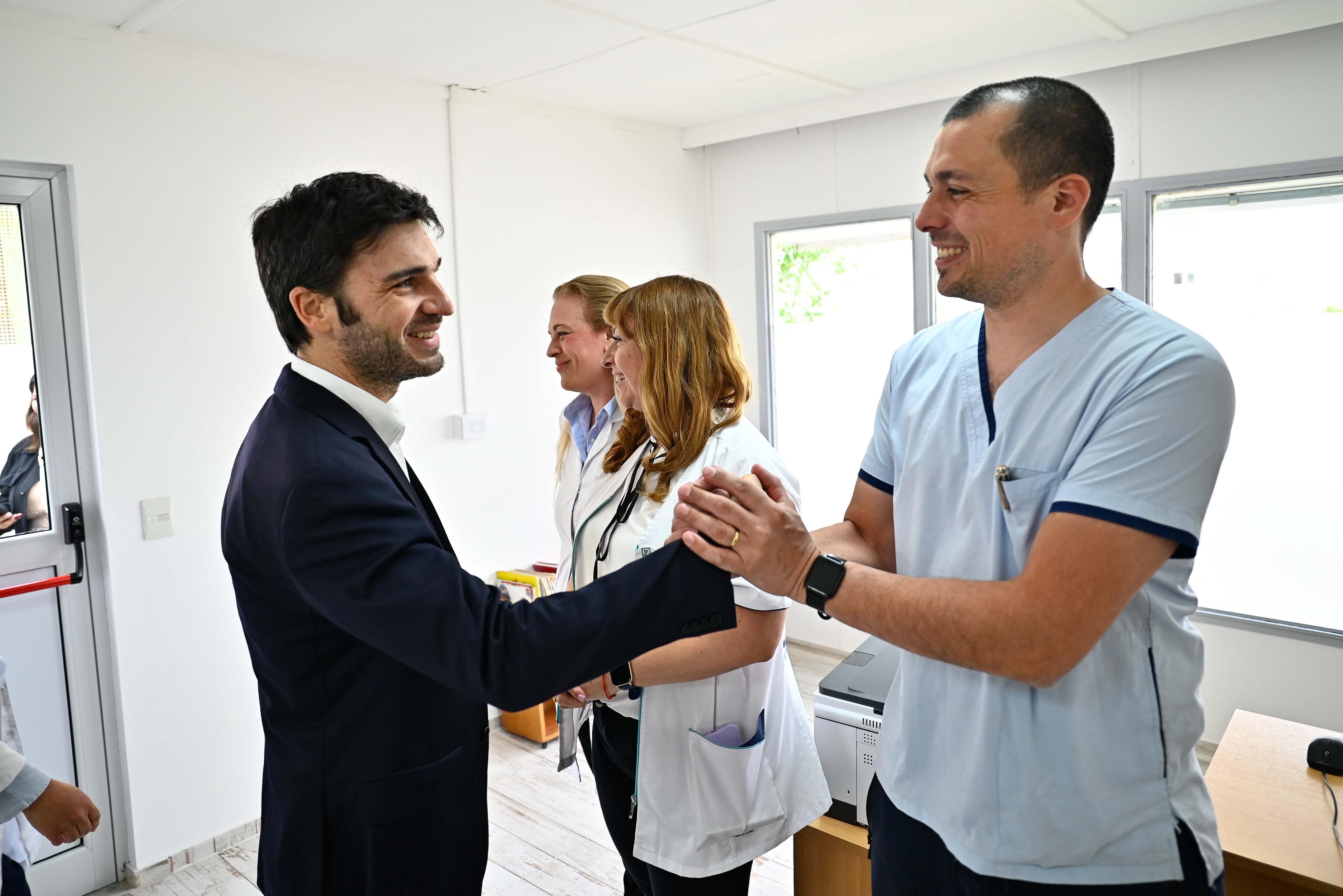  Ignacio Torres recorrió el Hospital Regional de Comodoro Rivadavia y habló con el personal de Salud.