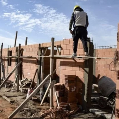 Informe de la UBA: continúa cayendo el empleo asalariado formal y el salario mínimo