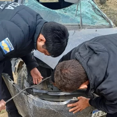Claudio Vidal ayudó a una mujer que había volcado en la Ruta 3