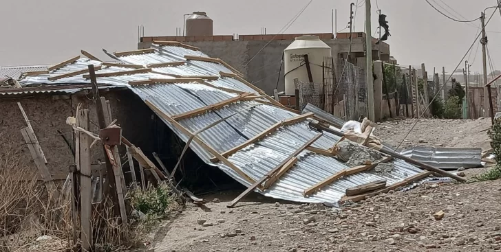  En algunos barrios de Comodoro, las ráfagas llegaron a medir 240 km por hora.