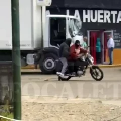 VIDEO. A punta de pistola, motochorros robaron siete millones de pesos a plena luz del día