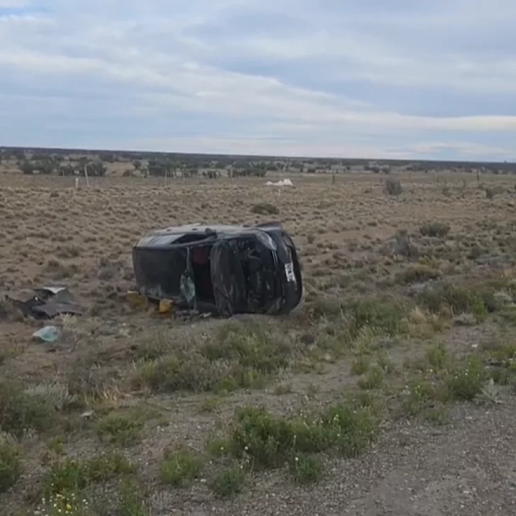 Intentó evadir un control policial en la ruta, sobrepasó varios vehículos en contramano y volcó Intentó evadir un control policial en la ruta, sobrepasó varios vehículos en contramano y volcó