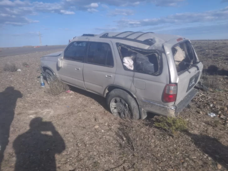 Una camioneta volcó en la ruta 281: tres personas fueron derivadas al hospital