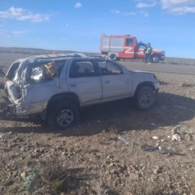 Una camioneta volcó en la ruta 281: tres personas fueron derivadas al hospital