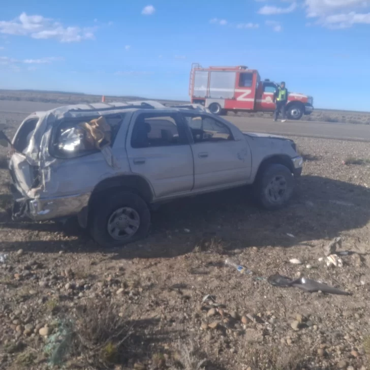 Una camioneta volcó en la ruta 281: tres personas fueron derivadas al hospital