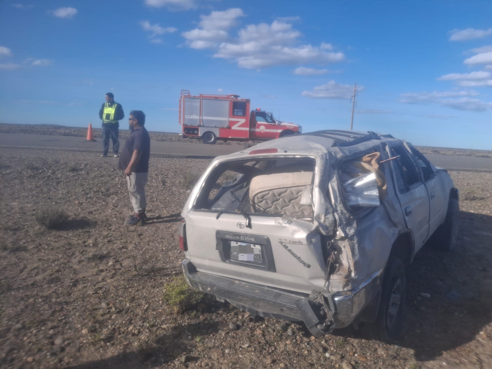 Una camioneta volcó en la ruta 281: tres personas fueron derivadas al hospital