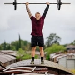 Escuela Agropecuaria: Victoria, la ternera que nació por inseminación artificial y hoy convive con los alumnos