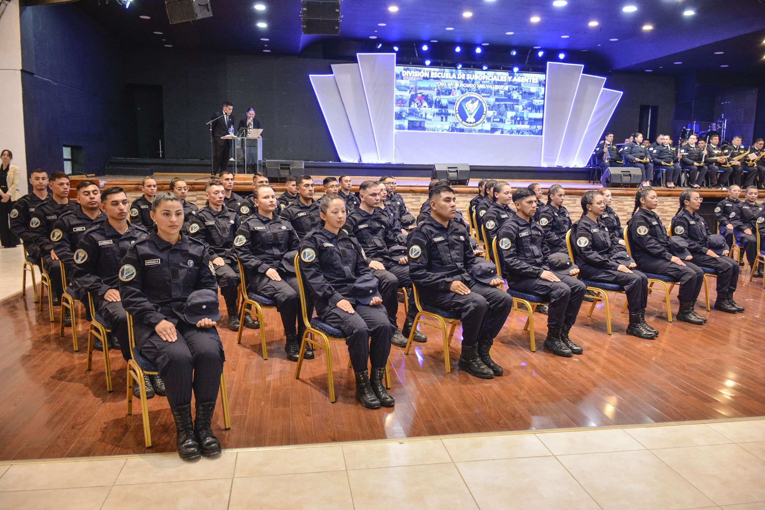  Algunos de los nuevos integrantes de la Policía de Santa Cruz. FOTO: GOBIERNO