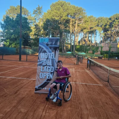 Ian Davidson Subcampeón junior en singles y dobles en Punta del Este Ian Davidson Subcampeón junior en singles y dobles en Punta del Este