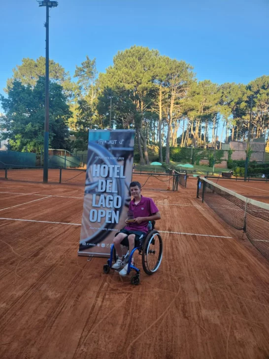 Ian Davidson Subcampeón junior en singles y dobles en Punta del Este