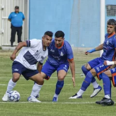 Newbery le gano a la CAI con un tiro libre penal y sigue
