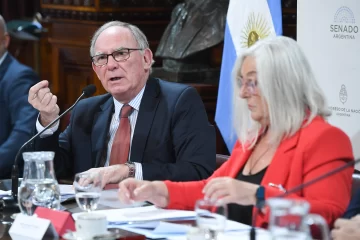 Luis Lucero, sobre la Ley de Glaciares: “Va a contribuir al desarrollo económico nacional” Luis Lucero, sobre la Ley de Glaciares: “Va a contribuir al desarrollo económico nacional”