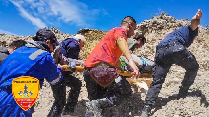 Operario de 65 años cayó a un pozo y fue rescatado por bomberos