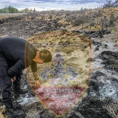 Un asado mal extinguido generó un incendio en Güer Aike y fue controlado por bomberos Un asado mal extinguido generó un incendio en Güer Aike y fue controlado por bomberos