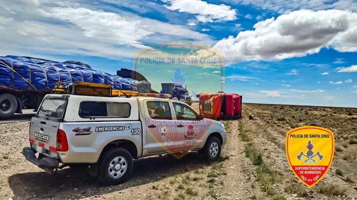 Camionero volcó en la Ruta 40 y fue asistido por bomberos de Perito Moreno