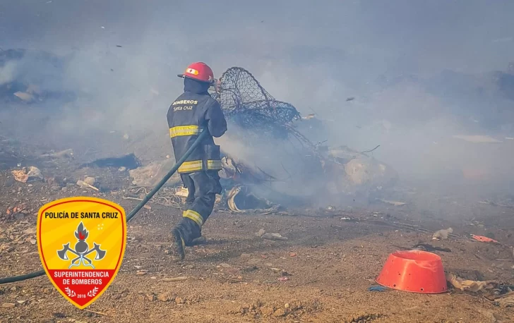 Sofocaron un incendio en el vaciadero de Puerto Deseado