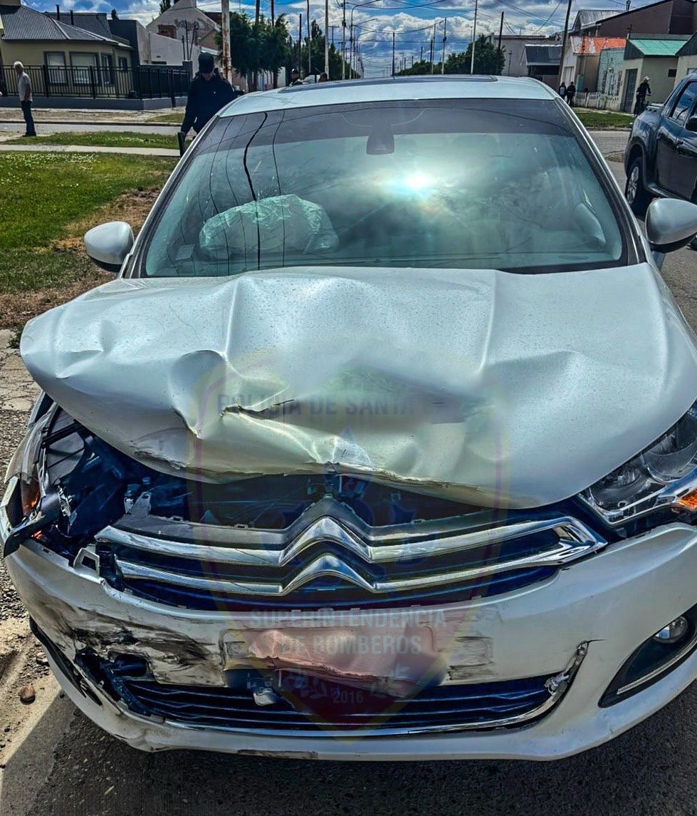  El frente del C4 quedó destrozado. FOTO: POLICÍA SANTA CRUZ