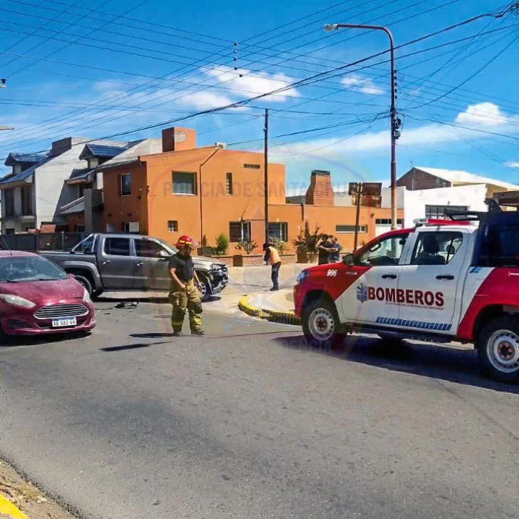 Una mujer se descompensó tras sufrir un choque en las calles de Caleta Olivia Una mujer se descompensó tras sufrir un choque en las calles de Caleta Olivia