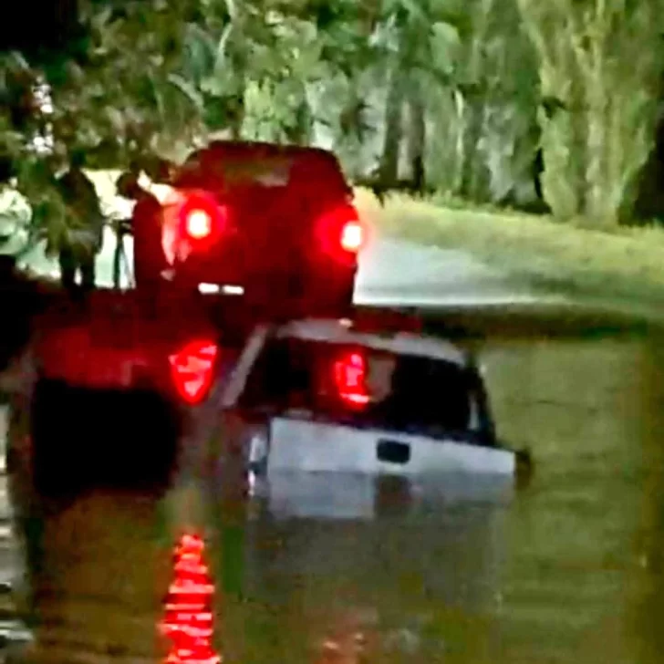  El lugar donde había quedado la camioneta. FOTO: POLICIA SANTA CRUZ