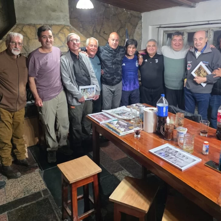 Asado de ex jugadores con recuerdos y reconocimientos Asado de ex jugadores con recuerdos y reconocimientos