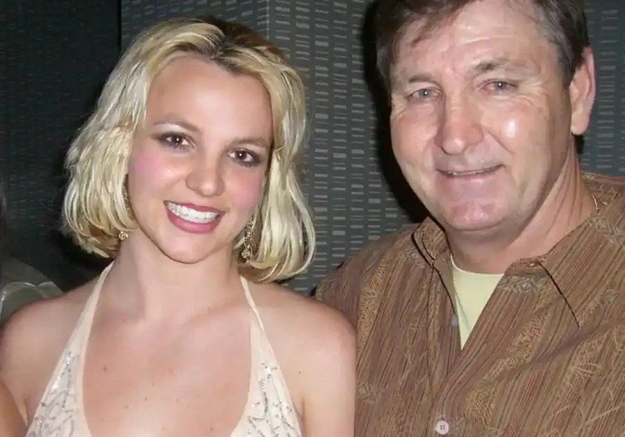  Britney junto a su padre.