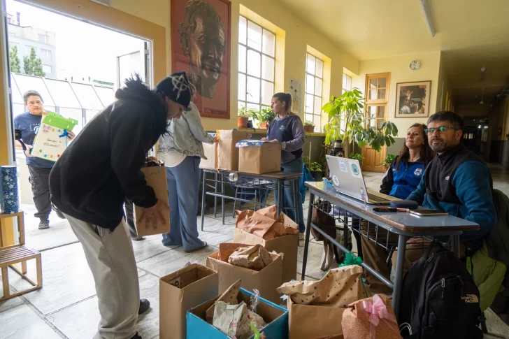 CAJAS-NAVIDENAS-SALESIANO-19122025-LDF-1-728x485 CAJAS-NAVIDENAS-SALESIANO-19122025-LDF-1-728x485