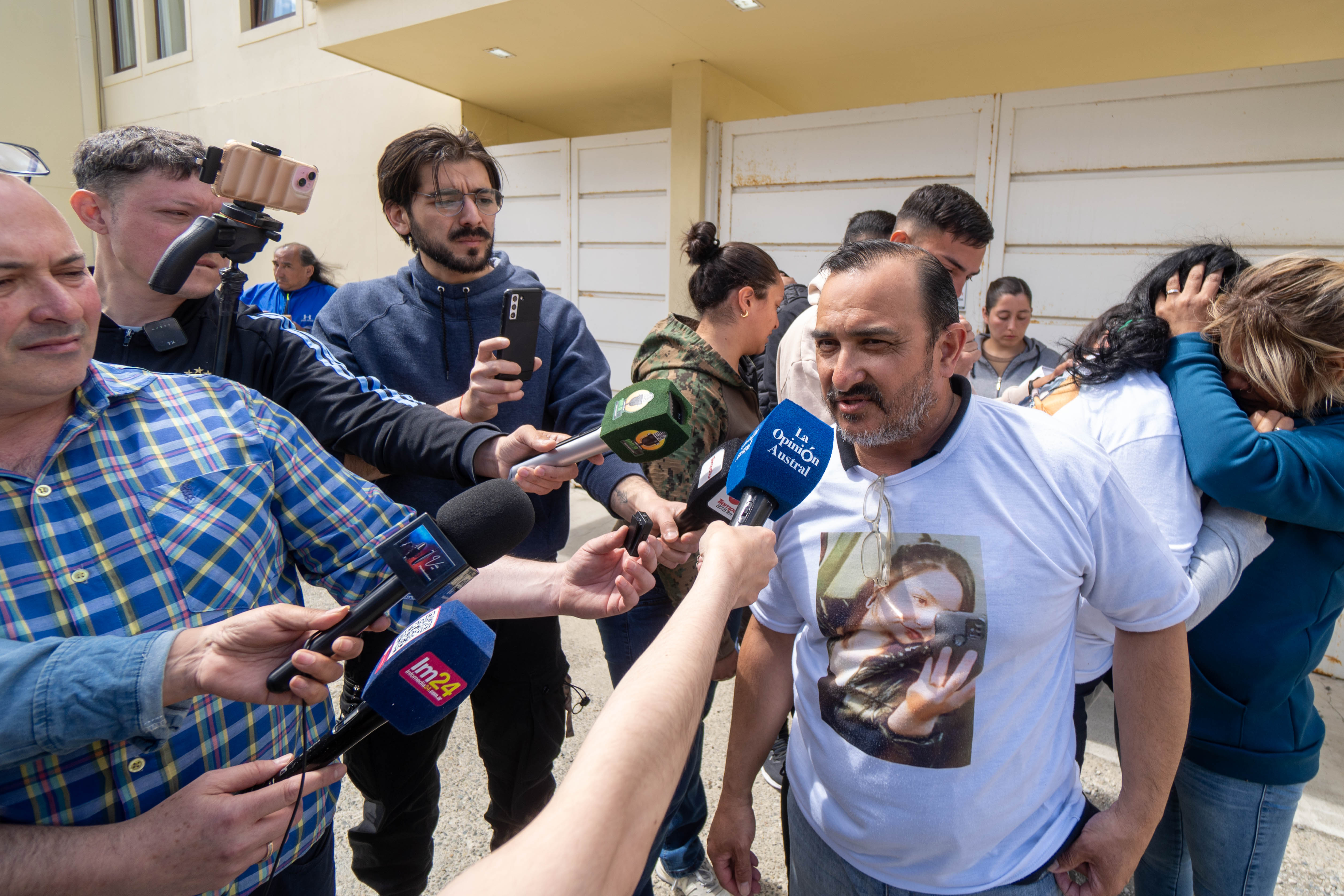  Luis Maidana hablando con La Opinión Austral. FOTO: LEANDRO FRANCO/ LA OPINIÓN AUSTRAL