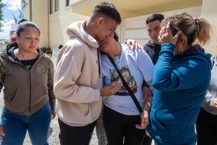  El dolor de la familia Maidan por los 5 años de condena contra la persona que mató a Soledad. FOTOS: LEANDRO FRANCO/ LA OPINIÓN AUSTRAL