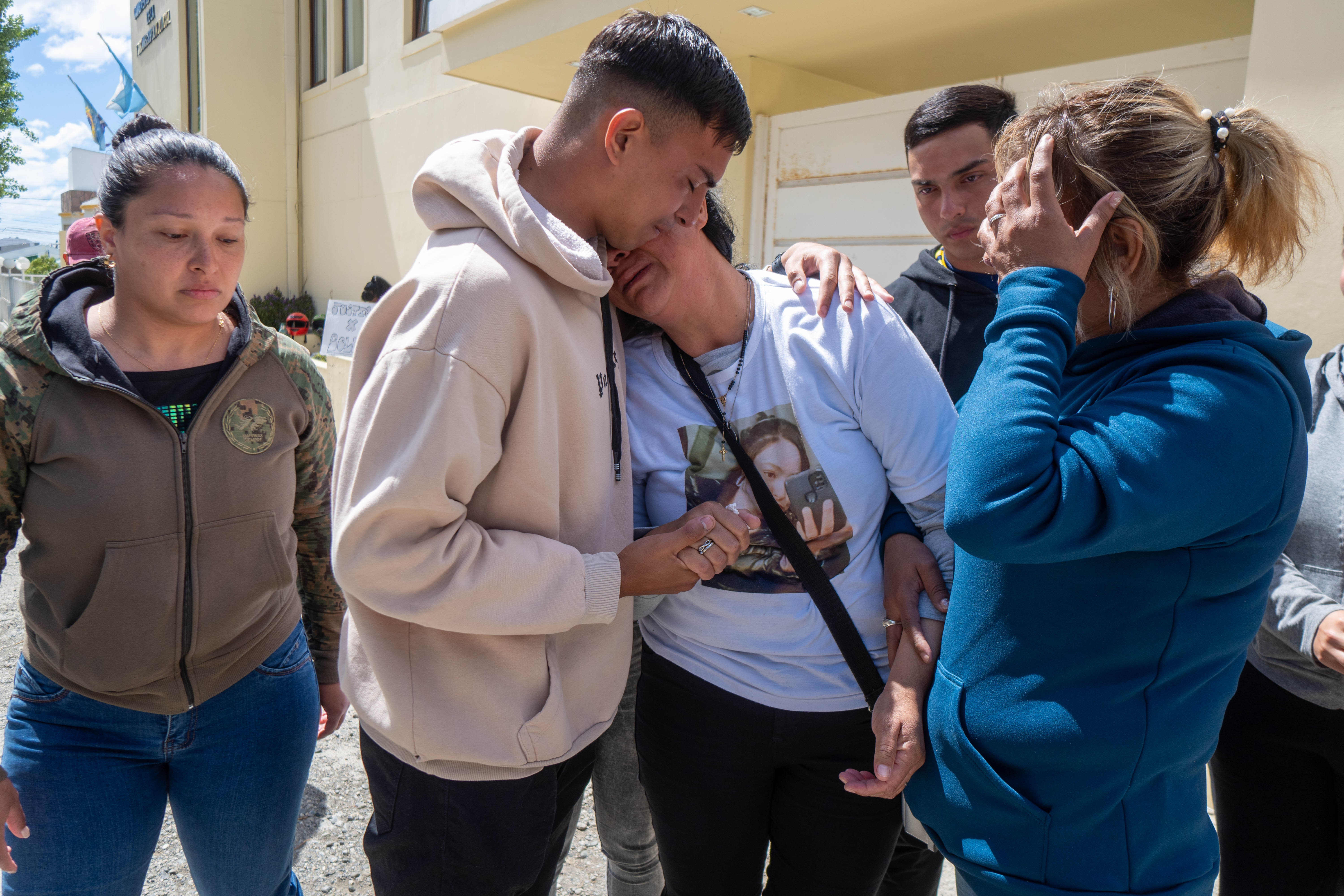  El dolor de la familia Maidan por los 5 años de condena contra la persona que mató a Soledad. FOTOS: LEANDRO FRANCO/ LA OPINIÓN AUSTRAL