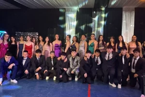 Una noche inolvidable: después de reunir más de 3 millones de pesos, los egresados del Secundario N° 17 disfrutaron de su fiesta Una noche inolvidable: después de reunir más de 3 millones de pesos, los egresados del Secundario N° 17 disfrutaron de su fiesta