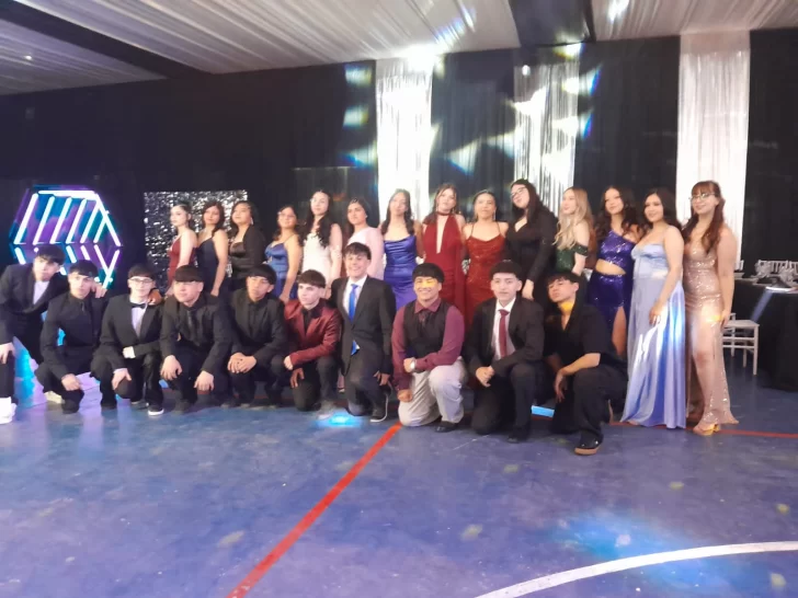  De gala, los egresados del 5to 