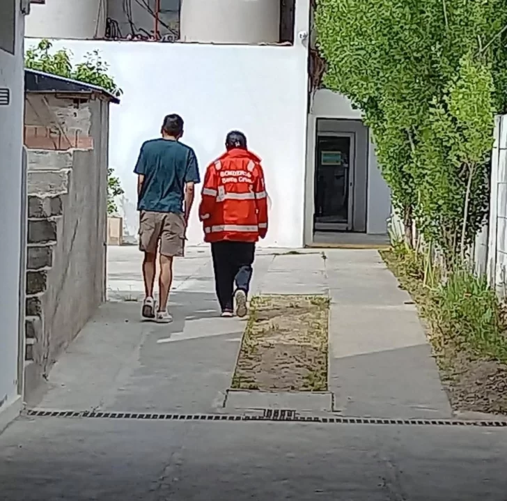  Personal trabajando en el lugar del incendio.