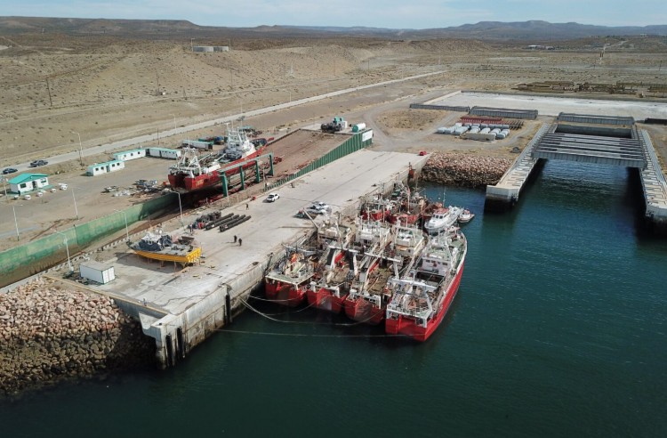  La reactivación del astillero permitirá la generación de más de 250 puestos de trabajo directos, priorizando la contratación y capacitación de mano de obra local en oficios especializados, vinculados a la industria naval.