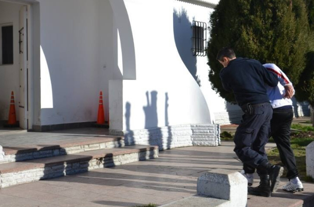  El acusado fue trasladado a la Comisaría Primera. FOTO: LA OPINIÓN AUSTRAL