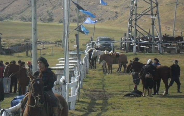  El hecho ocurrió tras una jornada de jineteadas. FOTO: LA OPINIÓN AUSTRAL