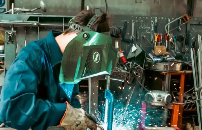  La base indemnizatoria mantiene el criterio de un mes de sueldo por año trabajado, pero excluye del cálculo conceptos no mensuales como vacaciones, aguinaldo, premios o propinas.