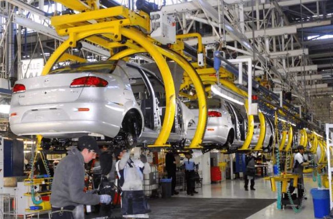  Otra modificación de alcance es la extensión del período de prueba. Todo contrato por tiempo indeterminado comenzará con seis meses a prueba y podrá ampliarse a ocho o doce meses por convenio colectivo, especialmente en PyMEs.