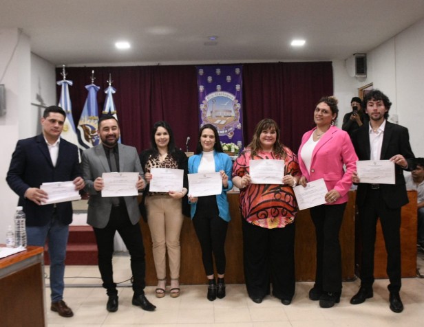  De izquierda a derecha: Martín Chávez, Julio Arabena, Soledad Kamú, Victoria Ojeda, Daniela D'Amico, Giuliana Tobares, Ayrton Ruay.