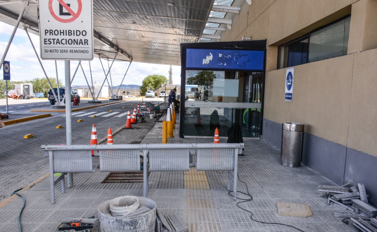  Se espera con expectativa la reapertua del aeropuerto tras largas semanas cerrado por refacciones.