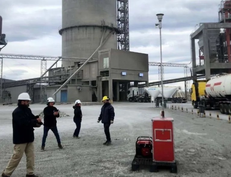  Un control de emisiones industriales en la planta cementera de Truncado realizado este año.