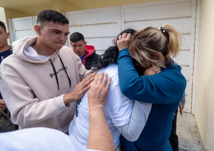  La desolación de los seres queridos de Soledad tras conocer la sentencia. FOTO: LEANDRO FRANCO/LA OPINIÓN AUSTRAL