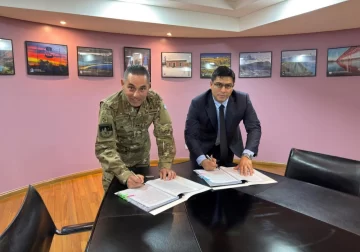 Vidal anunció acuerdo con el Ejército que beneficia a más de 1.200 familias Vidal anunció acuerdo con el Ejército que beneficia a más de 1.200 familias