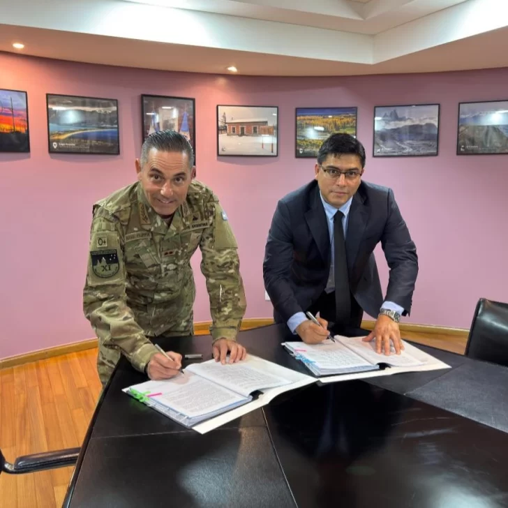 Vidal anunció acuerdo con el Ejército que beneficia a más de 1.200 familias Vidal anunció acuerdo con el Ejército que beneficia a más de 1.200 familias