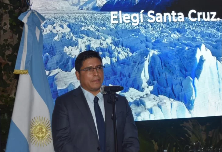  El gobernador Claudio Vidal en la presentación del mundial de natación de aguas frías. (Foto: Camila Ferrer Pose/La Opinión Austral).